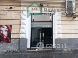 Negozio/Locale commerciale in Affitto in Via Camillo Porzio 67 a Napoli