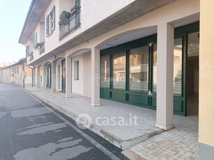 Negozio/Locale commerciale in Affitto in Via IV Novembre a Cazzago San Martino
