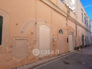 Negozio/Locale commerciale in Affitto in Via Messina a Bari
