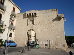 Negozio/Locale commerciale in Affitto in Via Savoia a Siracusa