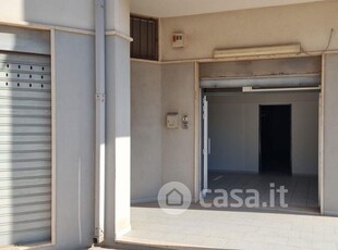 Negozio/Locale commerciale in Affitto in Via Suri 9 def a Taranto