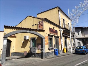 Negozio/Locale commerciale in Affitto in Via Umberto a San Gregorio di Catania
