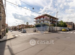 Negozio/Locale commerciale in Affitto in Via Vincenzo Casagrandi 49 a Catania