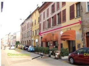 Negozio/Locale commerciale in Vendita in Via Ripagrande a Ferrara