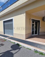 Palazzina commerciale in affitto a Mercato San Severino