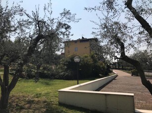 Palazzina commerciale in vendita a Bardolino