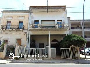 Palazzina commerciale in vendita a Lecce