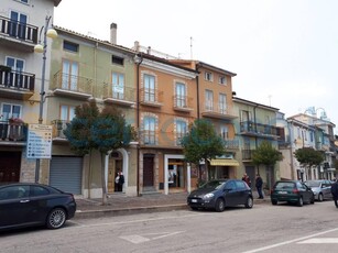 Palazzo da ristrutturare, in vendita in Corso Umberto I 108, Torricella Peligna