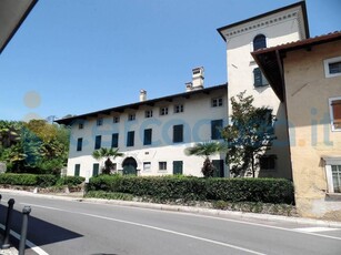 Palazzo da ristrutturare, in vendita in Via Roma, Medea
