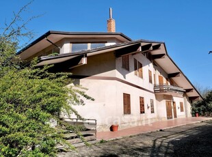 Palazzo in Vendita in Contrada Caselle 10 a Avellino