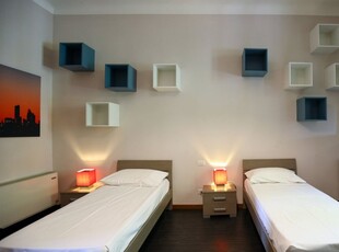 Posto letto in appartamento con 2 camere da letto in affitto a Musocco