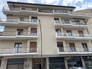 Quadrilocale in Via carafa, Avellino, 1 bagno, 110 m², stato discreto