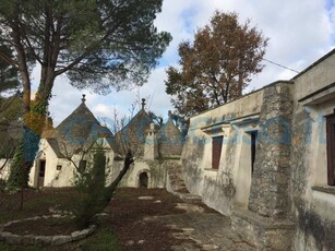 Rustico casale da ristrutturare, in vendita in Contrada Chiobbica, Ostuni