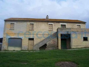 Rustico casale da ristrutturare, in vendita in Contrada Forola 18, Acquaviva Picena