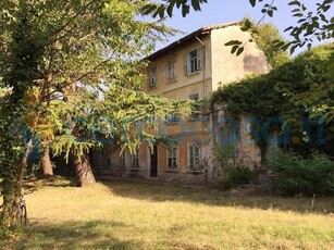 Rustico casale da ristrutturare, in vendita in Via Enrico Toti 46-48, Monfalcone