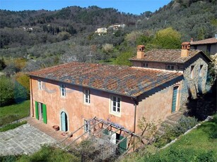 Rustico casale in vendita a Lucca