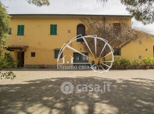Rustico/Casale in Vendita in a Prato