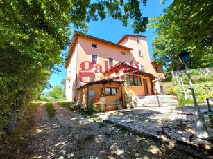 Rustico in Via L'Aquila, L'Aquila, 6 locali, 6 bagni, giardino privato