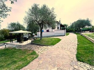 Sassari casa singola con incantevole giardino