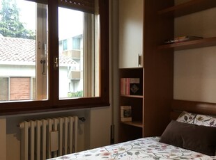 Stanza in affitto in appartamento con 5 camere da letto a Padova