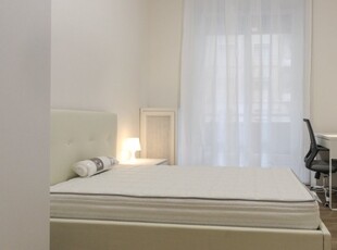 Stanza in affitto in appartamento con 5 camere da letto a Porta Nuova, Milano