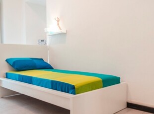 Stanza in affitto in appartamento con 5 camere da letto a Vanchiglia, Torino