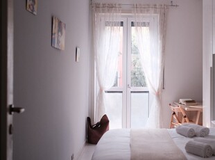 Stanza in affitto in un appartamento con 2 camere da letto a Milano