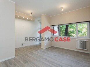 Trilocale in Via Paglia, Bergamo, 1 bagno, con box, 85 m², 2° piano