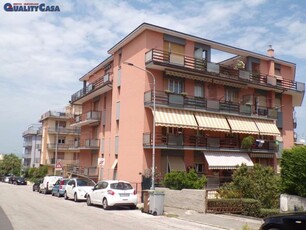 Trilocale in Via Piemonte 8, Falconara Marittima, 1 bagno, garage