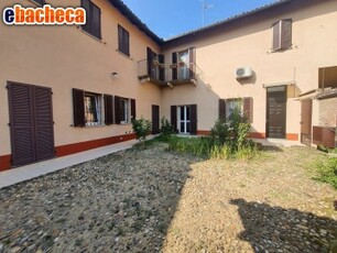 Vende Villa con Giardino