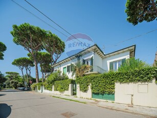 Vendita Villa o villino in VIAREGGIO