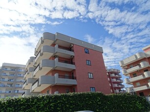 Via Gentile Rione Japigia pressi Regione Puglia, appartamento di mq. 160 circa, posto auto