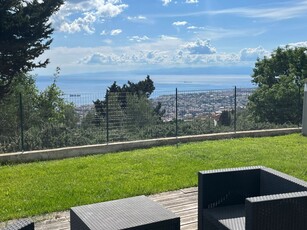 Villa a Genova, 9 locali, 3 bagni, giardino privato, 190 m² in vendita