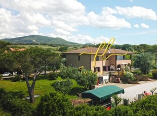 Villa a Livorno, 13 locali, 4 bagni, giardino privato, 370 m²