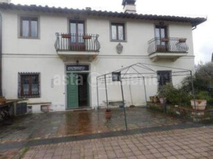 Villa a Scarperia e San Piero, 8 locali, 4 bagni, giardino privato