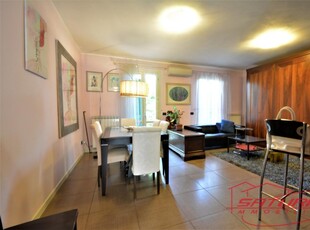 Villa a schiera a Lucca, 5 locali, 2 bagni, giardino privato, 150 m²