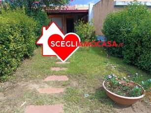 Villa a schiera a Squillace, 5 locali, 1 bagno, giardino privato