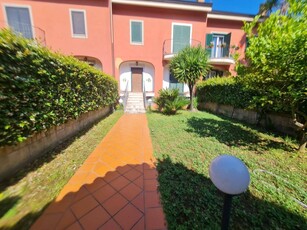 Villa a schiera in affitto a Quarto