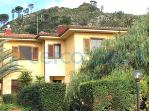Villa a schiera in ottime condizioni, in vendita in Via A. Moro 8, Catanzaro