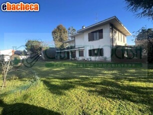 Villa a Trezzano sul..