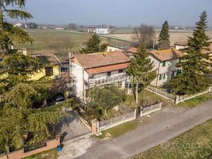 VILLA BIFAMILIARE CON ACCESSORI