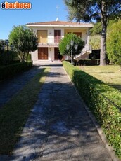 Villa con giardino a..