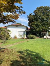 Villa con giardino, Pietrasanta marina di