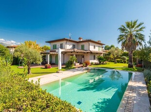 Villa di 430 mq in affitto VIA DONATI, Forte dei Marmi, Lucca, Toscana