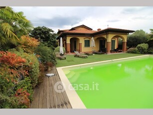 Villa in Affitto in a Forte dei Marmi