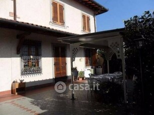 Villa in Affitto in Via Duca degli Abruzzi a Forte dei Marmi