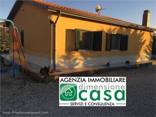 Villa in ottime condizioni, in vendita in C/da Gabbara, San Cataldo
