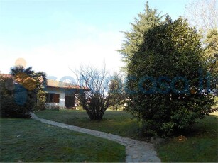 Villa in ottime condizioni, in vendita in Via Petrarca, Appiano Gentile