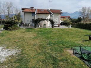 Villa in vendita a Carrara