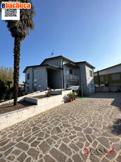 Villa in Vendita a..